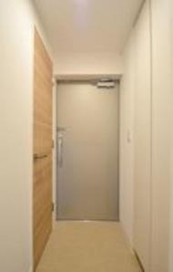 玄関　※別部屋の参考写真です。