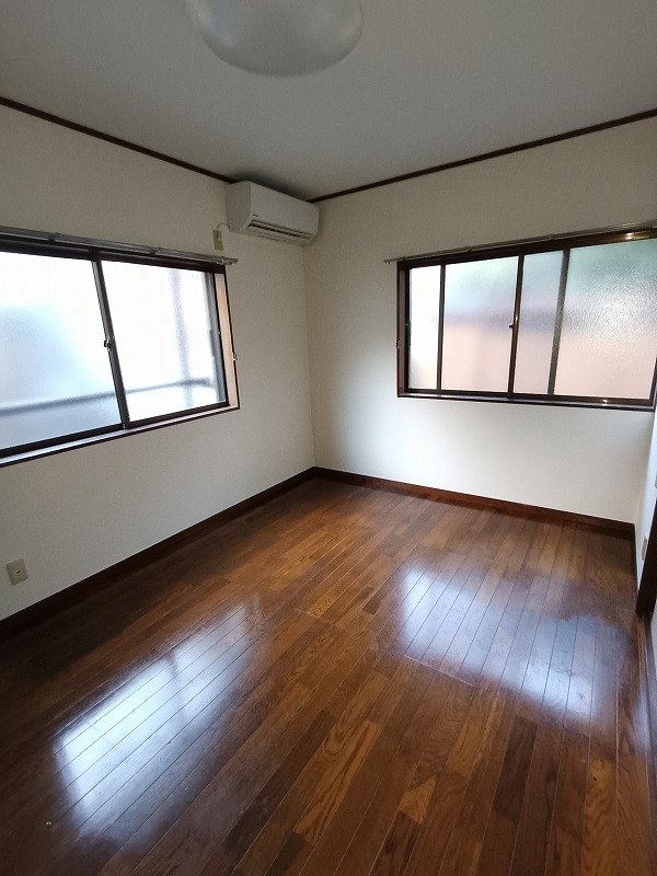 居室・リビング　二面採光だから風通しばっちり