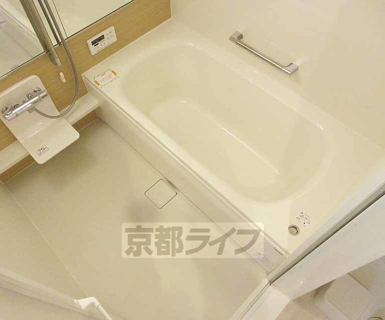 バス・シャワールーム　一坪サイズのお風呂です