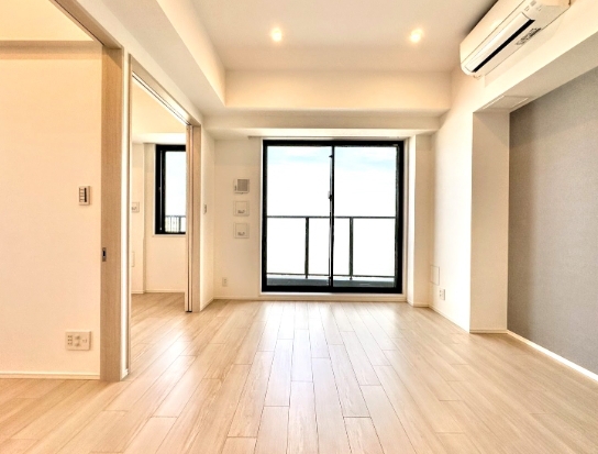 居室・リビング　こちらの居間で趣味の時間をお楽しみください