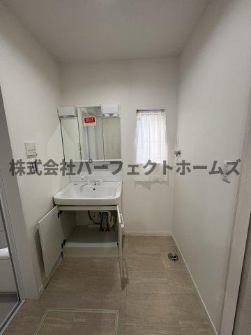 洗面設備　使いやすい独立洗面台です