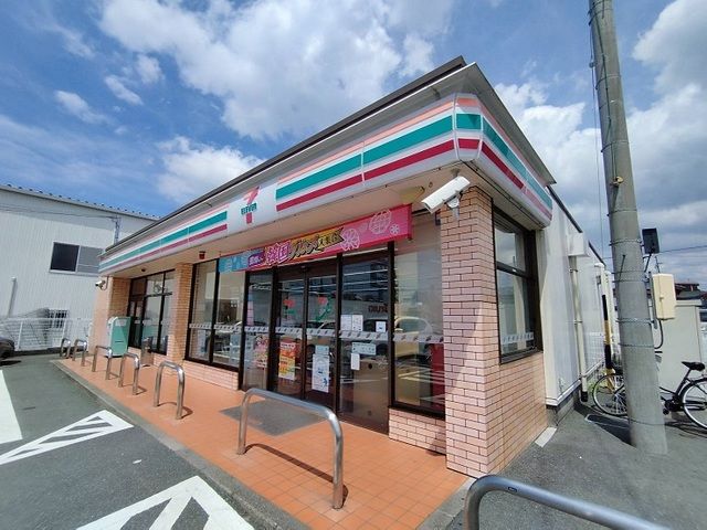 コンビニ　セブンイレブン（コンビニ）まで650m