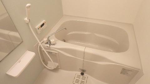 バス・シャワールーム　時間が違っても安心の追い焚き機能付♪（イメージ）