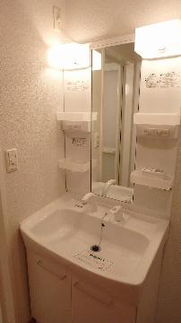 洗面設備　朝シャンも出来るシャワー付洗面台♪（イメージ）