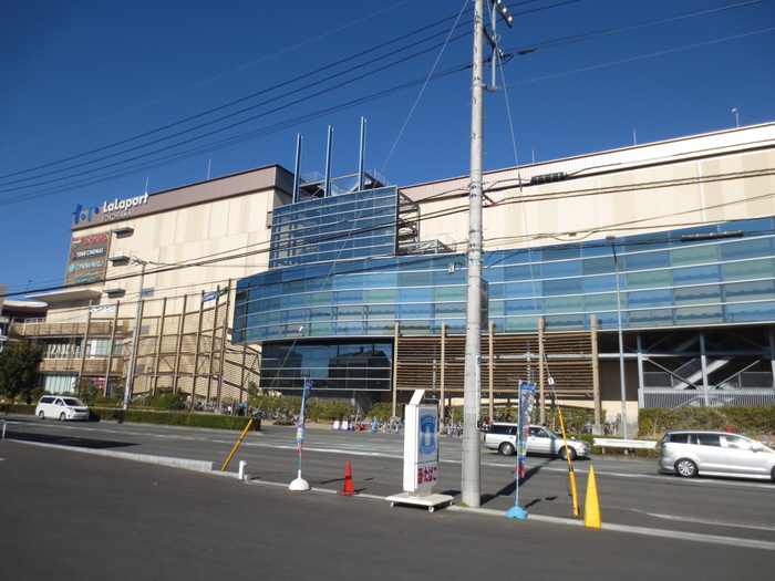 ショッピングセンター　ららぽーと横浜（ショッピングセンター）まで300m