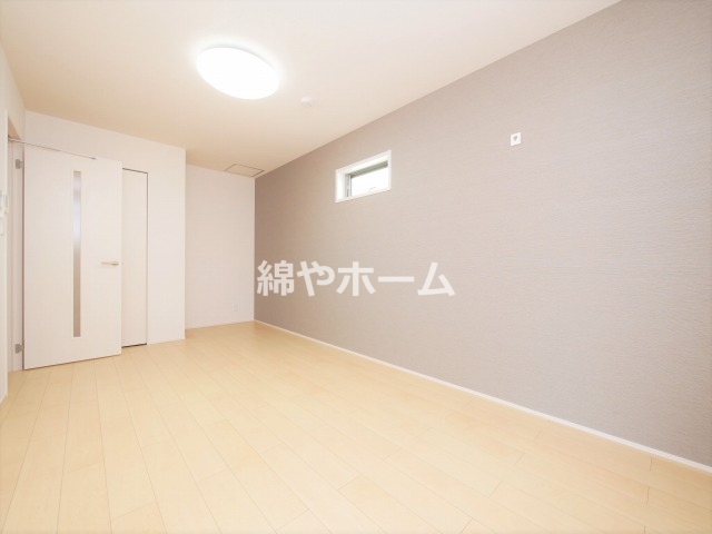 その他部屋・スペース　広くて明るい寝室