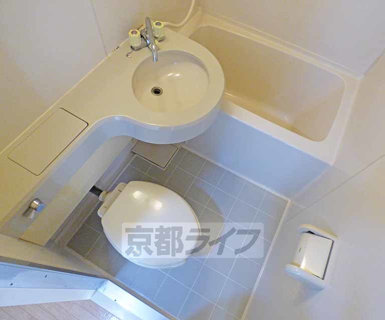 バス・シャワールーム　広々とした浴室です。