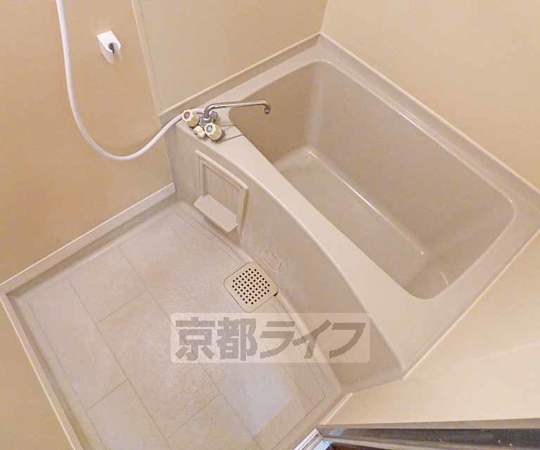 バス・シャワールーム　広々とした浴室です。