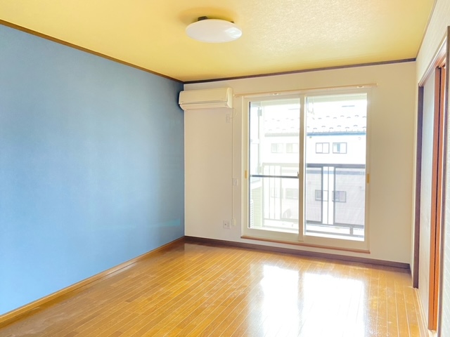 居室・リビング　陽だまりに包まれて、何気ない日常がちょっと特別になる空間。