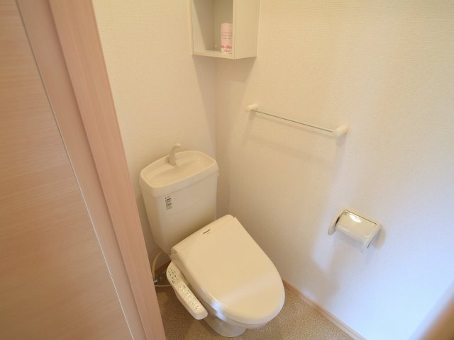 トイレ　温水洗浄便座機能付き♪