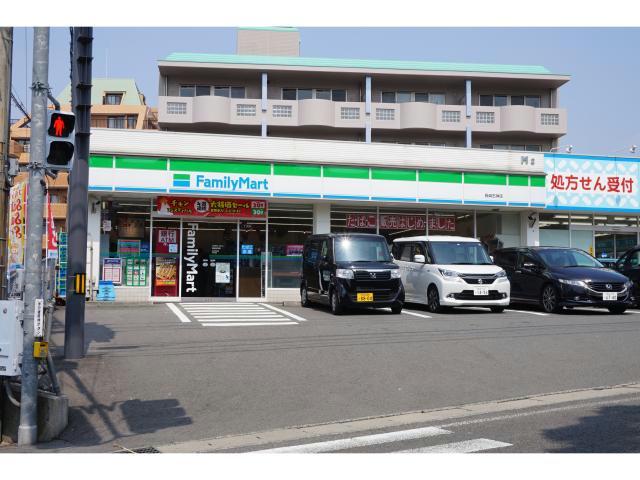 コンビニ　ファミリーマート 長崎石神店（コンビニ）まで438m