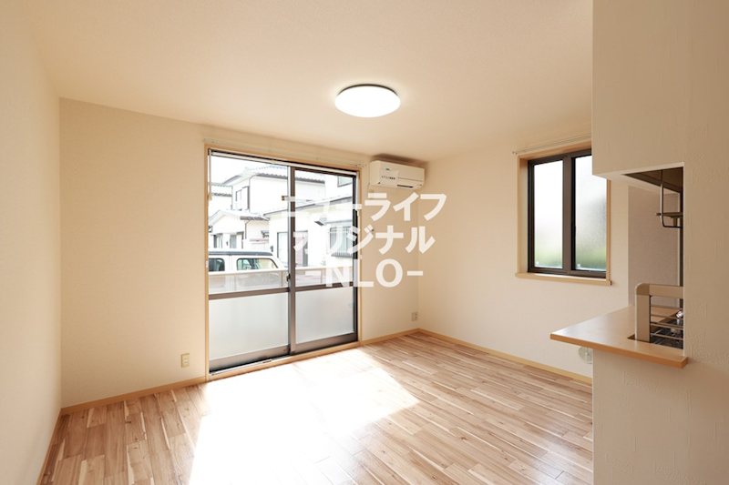 居室・リビング　２面採光につき、明るく開放感があります！