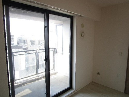 バルコニー　洋室からバルコニー