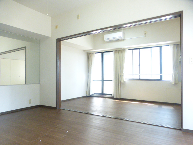 居室・リビング　内観