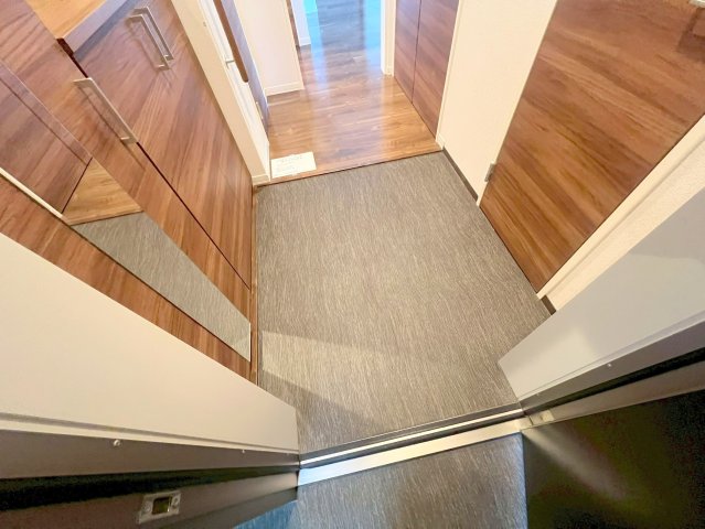 玄関　玄関が大きいと、とても解放感があります。