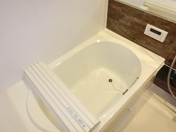 バス・シャワールーム　浴室乾燥機、追焚機能付の広々バスルーム！