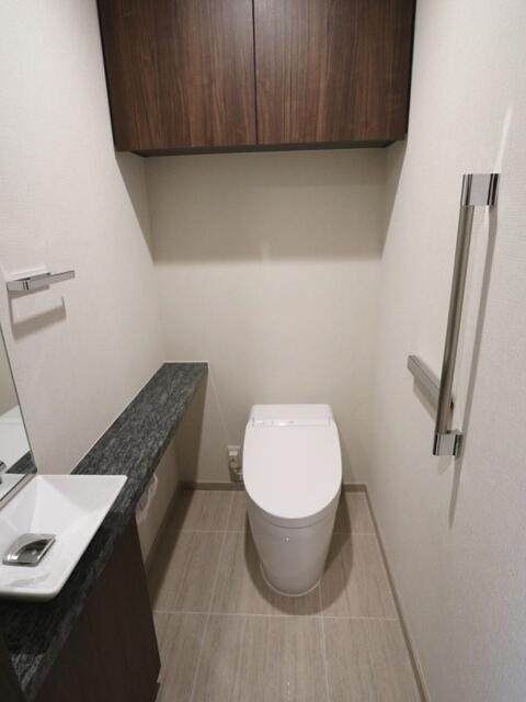 トイレ　※写真は同タイプ住戸です。