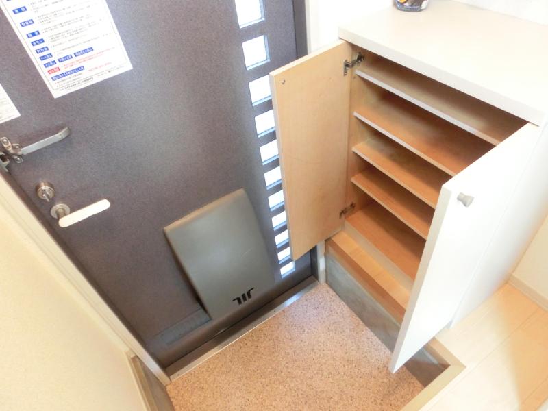 玄関　同タイプの写真です。