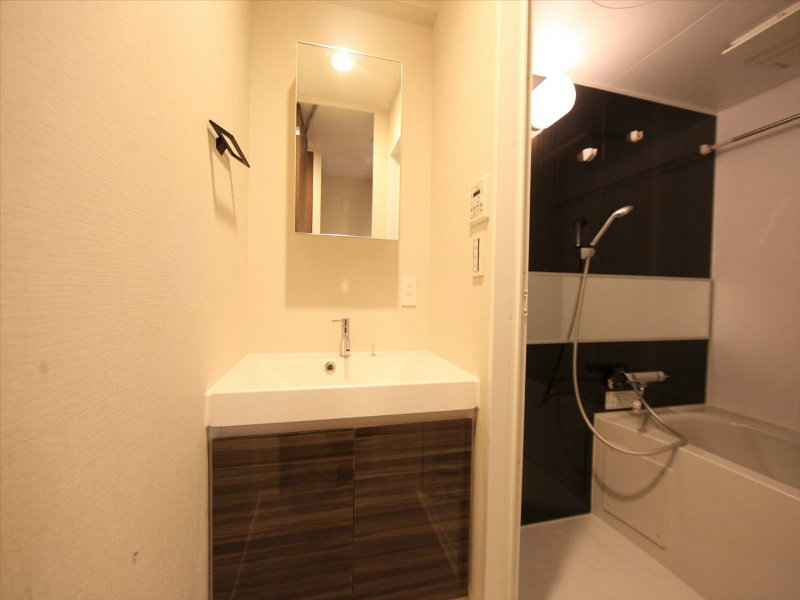 洗面設備　脱衣所　独立洗面化粧台（収納スペース有）