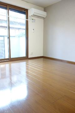 居室・リビング　室内