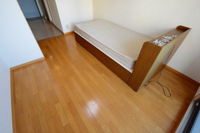 居室・リビング　エアコン付きで快適に過ごせます♪