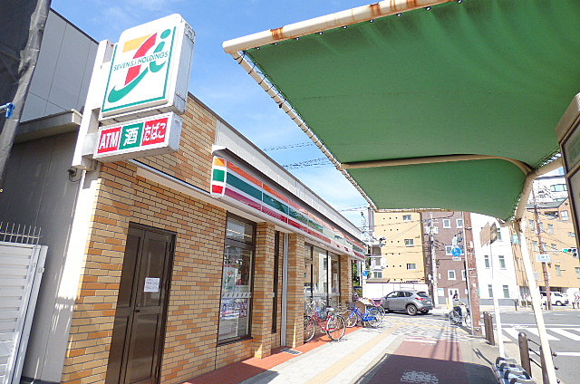 コンビニ　セブンイレブン（コンビニ）まで357m