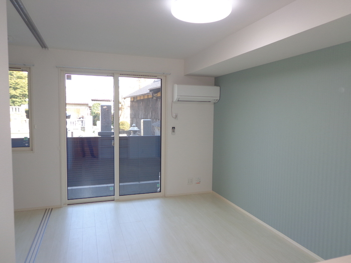 居室・リビング　壁紙が素敵なリビング♪