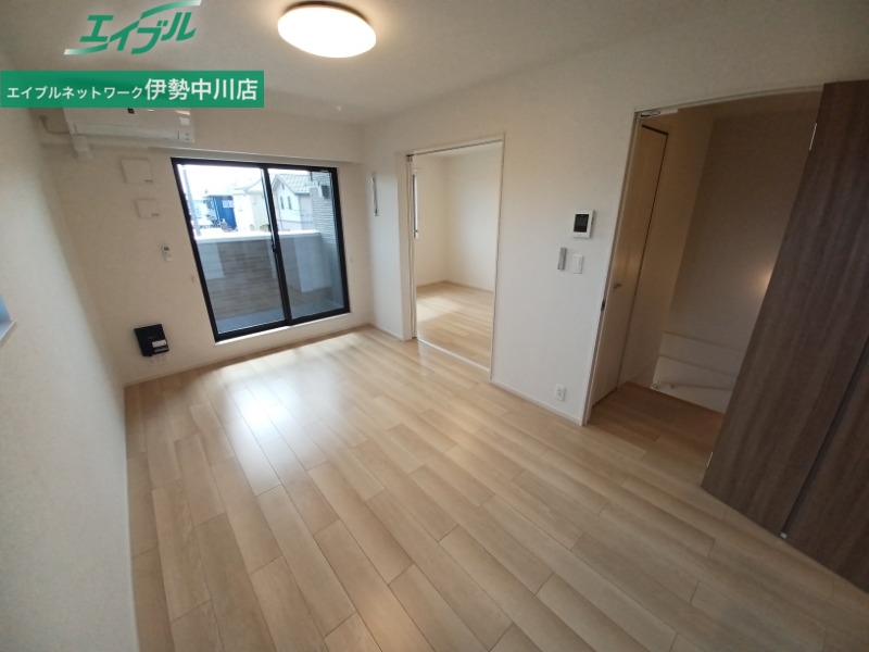 居室・リビング　反転タイプ参考写真