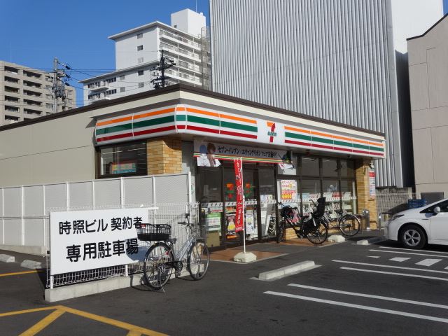 コンビニ　セブンイレブン（コンビニ）まで370m