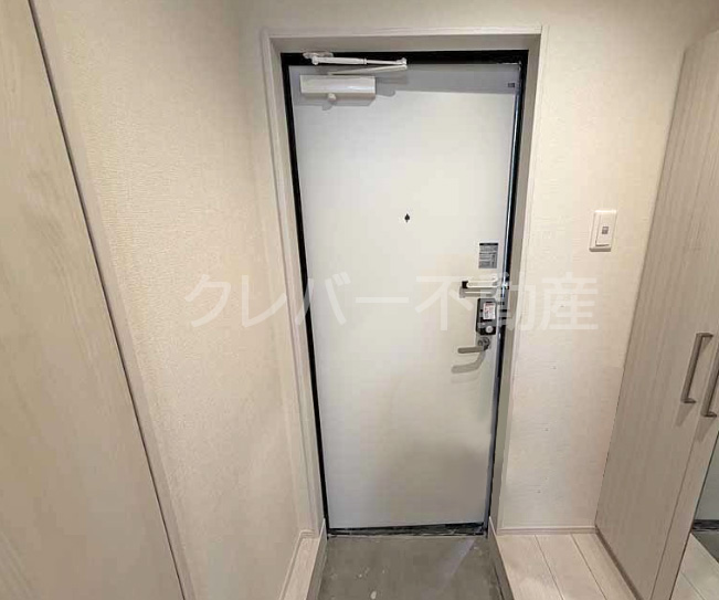 玄関　※302号室の写真です。