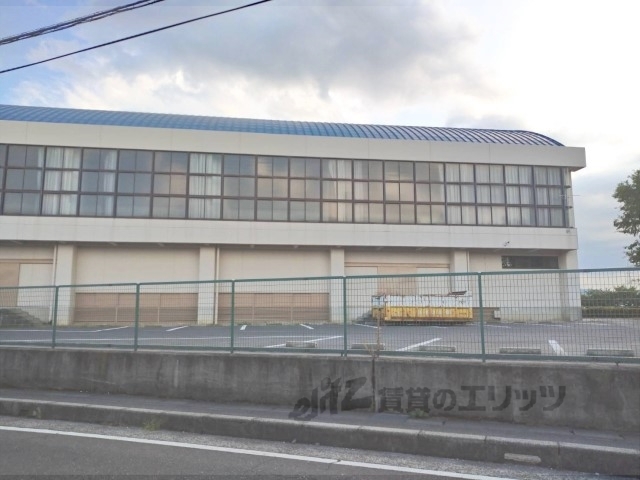 小学校　愛知川東小学校（小学校）まで220m