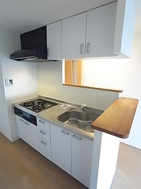 キッチン　コンパクトなキッチンで掃除もラクラク