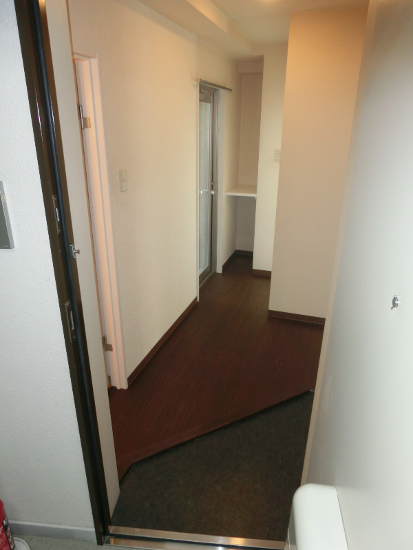 玄関　※同物件別号室参考写真