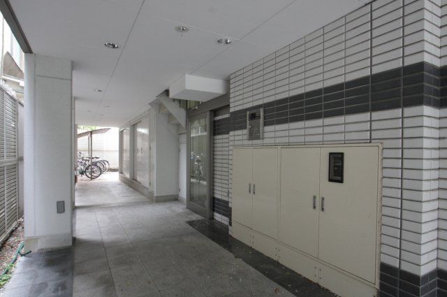 エントランス　イクス　ピア　文京区本駒込3