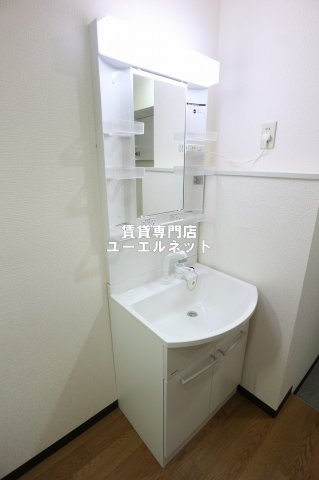 洗面設備　清潔感ある独立洗面台で毎日気持ちよく♪