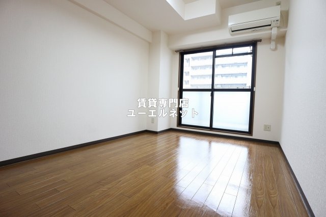 居室・リビング　ゆったりとくつろげる、落ち着きのある居室空間です