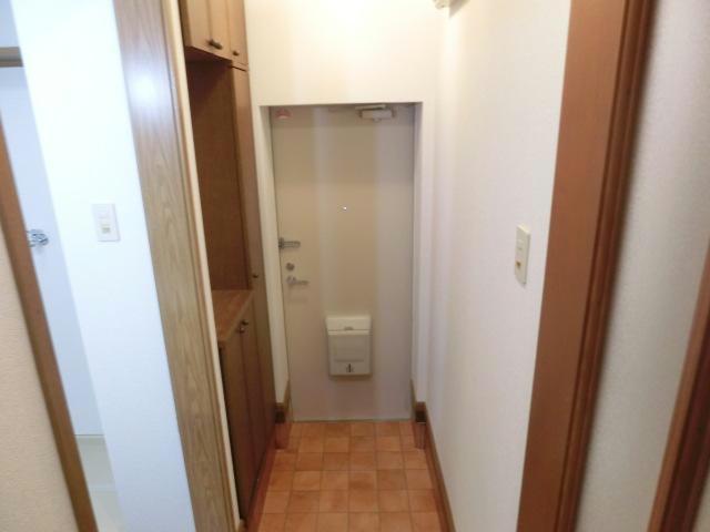 玄関　同棟別部屋写真