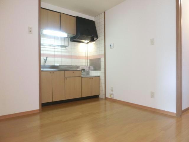 居室・リビング　同棟別部屋写真