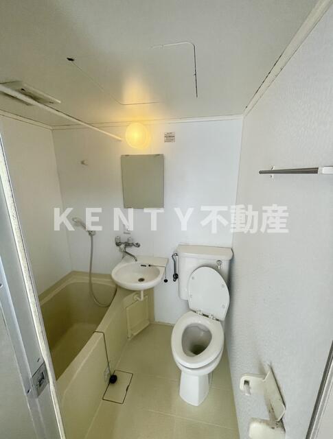 バス・シャワールーム　落ち着いた空間のお風呂です