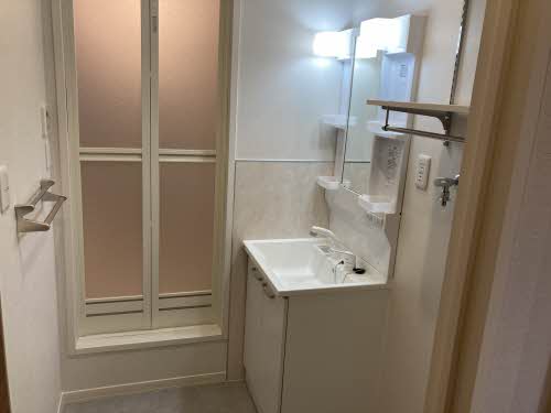 洗面設備　シャワー付きの洗面台朝の準備も楽々です★