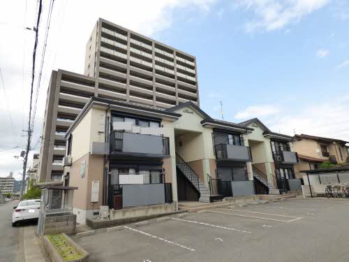 建物外観　福知山駅から徒歩圏内◎駐車場１台無料付きです！