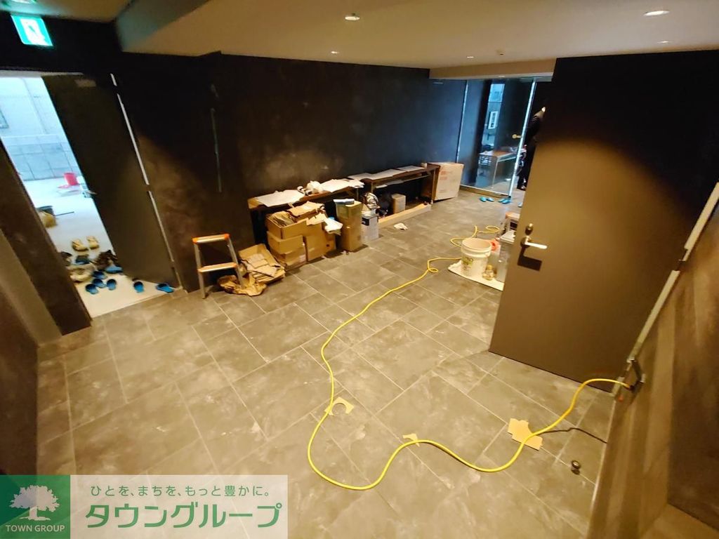 エントランス　駐車場