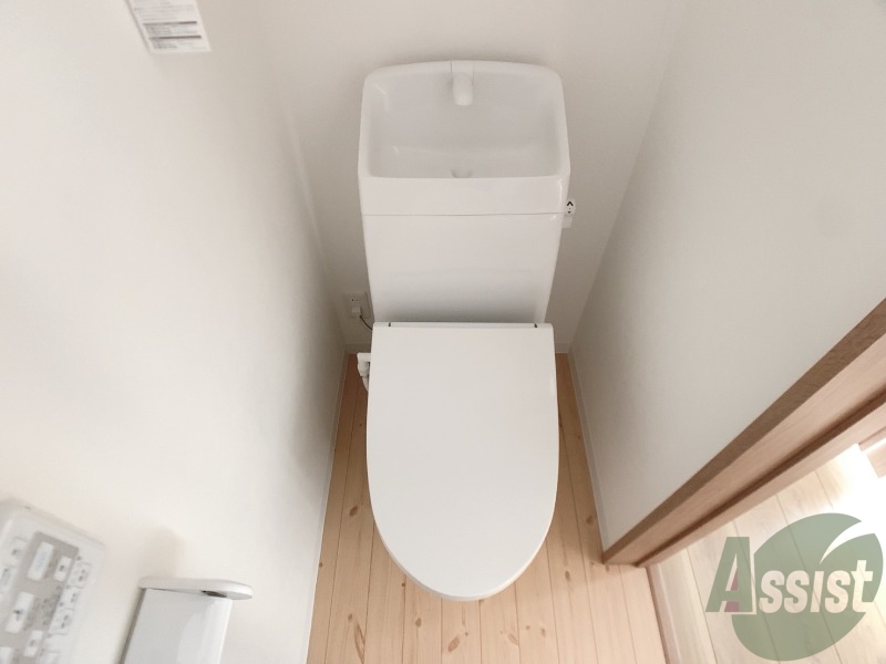 トイレ　トイレはウォシュレット機能付きで、快適にお過ごしいただけます