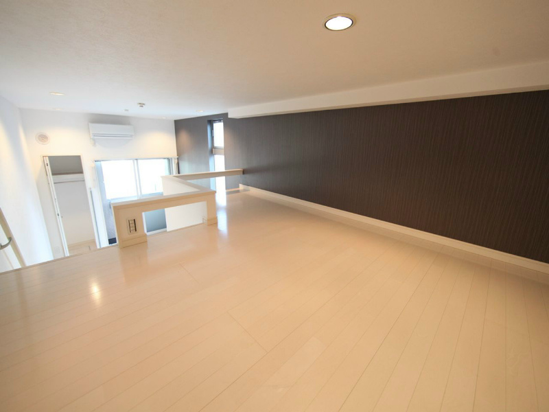 その他部屋・スペース　上階ロフト5.8帖（収納としてもお部屋としても使えます）