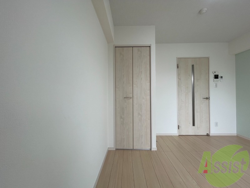 収納　お部屋にクローゼットがあるのは嬉しいですね。