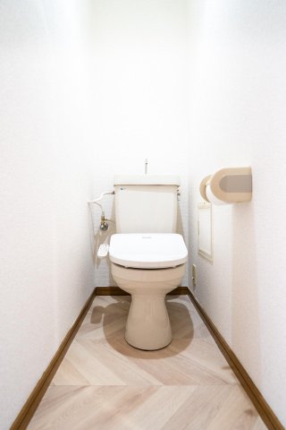 トイレ　ウォシュレット付き
