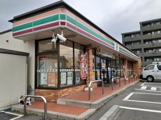 コンビニ　セブンイレブン（コンビニ）まで750m