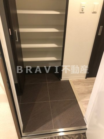 玄関　【フォーリアライズ堺筋本町】きれいな玄関です