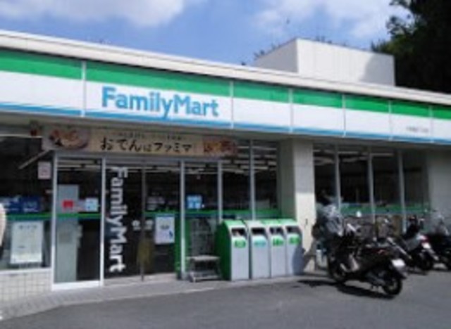 コンビニ　ファミリーマート大森西四丁目店（コンビニ）まで233m