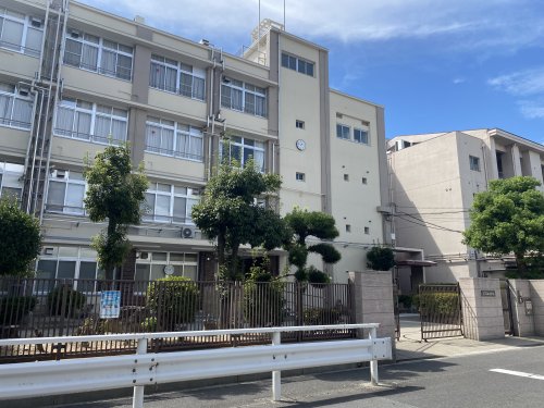 中学校　大阪市立瓜破西中学校（中学校）まで276m
